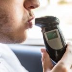 Los 7 mejores alcoholímetros digitales portátiles: ¿Está seguro de que puede conducir?